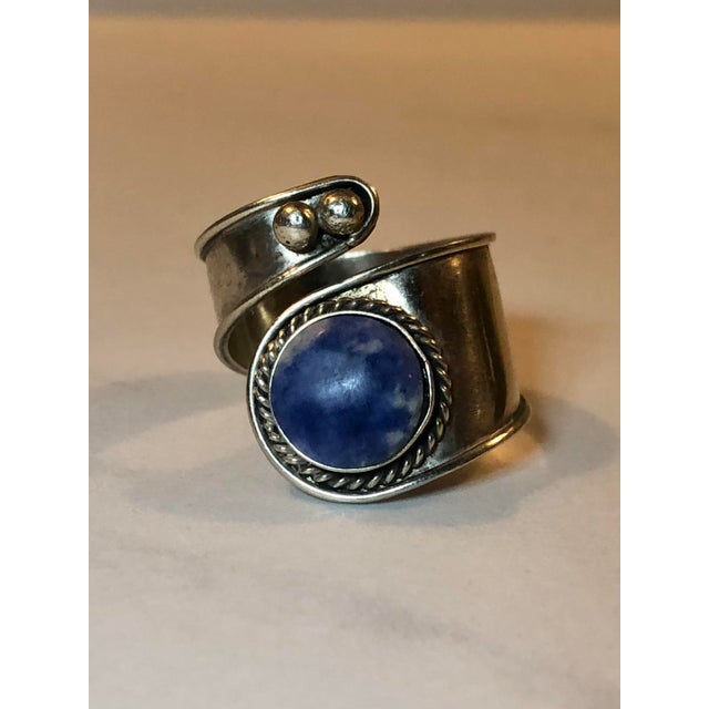 Vintage Sodalite and Silver Bypass Ring (Size 8) For Sale - Image 4 of 6