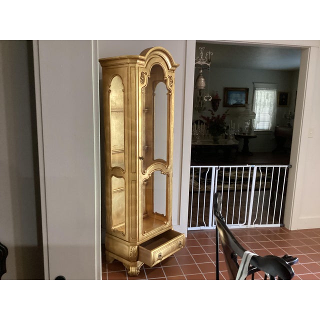 Weiman Vintage Hollywood Regency Style Gold Lighted Curio Display Cabinet 1940s Lighted With Drawer For Sale - Image 16 of 17