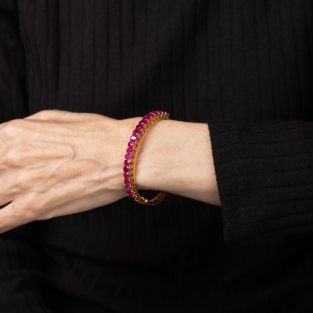 Mid 20th Century Vintage 10ct Ruby Bangle Bracelet 18k Yellow Gold High Karat Estate Fine Jewelry For Sale - Image 5 of 6