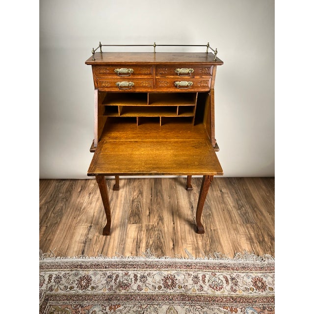 This charming antique Victorian ladies writing desk dates to around 1900 and is crafted from beautifully grained oak, a...