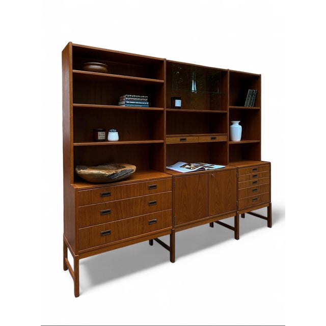 Scandinavian Bookshelf in Teak, 1960s, in Very Good conditions. Designed 1960 to 1969