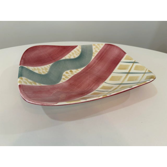 1980s Post Modern "Mallorca" Jade Raspberry Serving Bowls and Platters by Ann Mallory- Set of 6 For Sale - Image 9 of 12