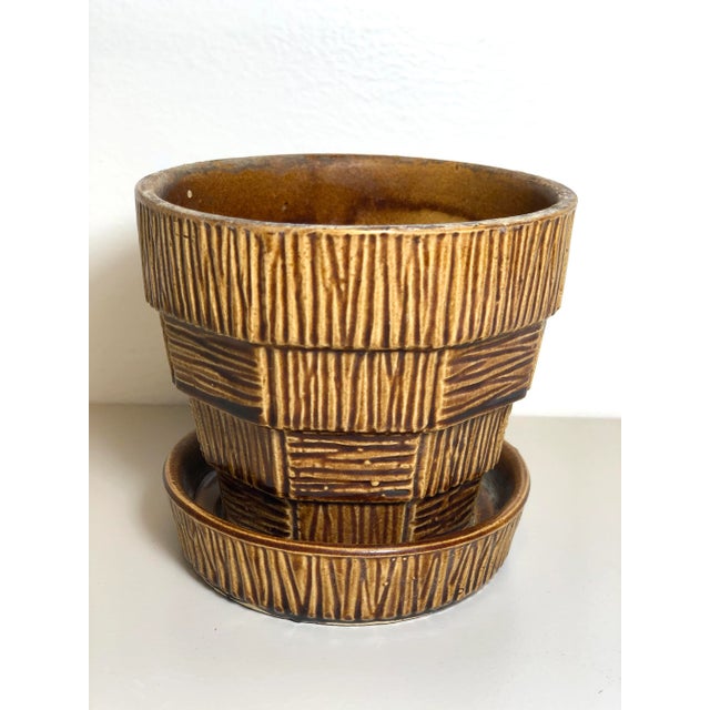McCoy Pottery 1940s - 1960s Small "Light Brown" Mid-Century Flower Pot and Saucer For Sale In Los Angeles - Image 6 of 6
