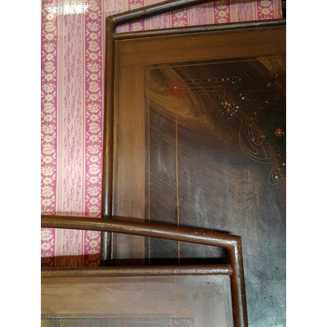 This vintage single bed, dating back to the early 20th century, is a refined piece of period furniture in the Art Nouveau...