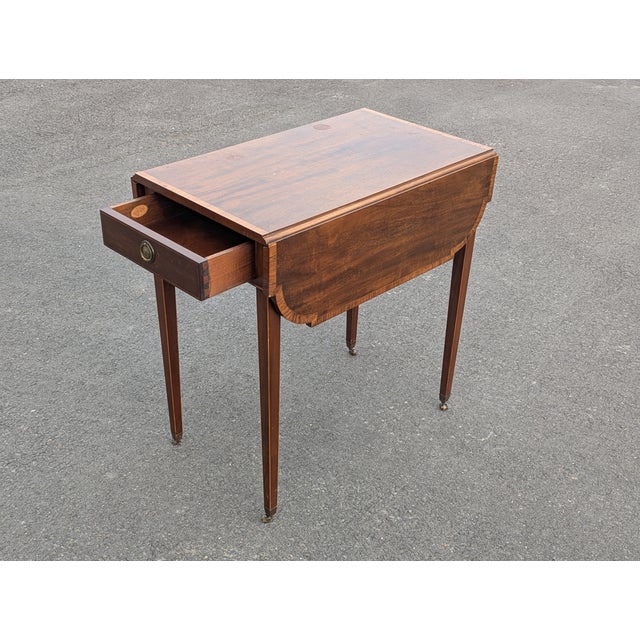 Brown Early 20th Century Federal Mahogany Inlaid Pembroke Drop-Leaf Table For Sale - Image 8 of 11
