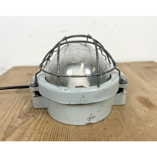 Industrial Cast Aluminium Wall Light with Frosted Glass from Elektrosvit, 1970s For Sale - Image 6 of 17