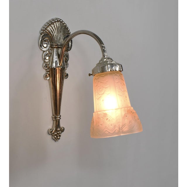 A. Richard & Muller frères A 1925-1930 French art deco wall light in nickel on cast solid brass or bronze. It holds a...