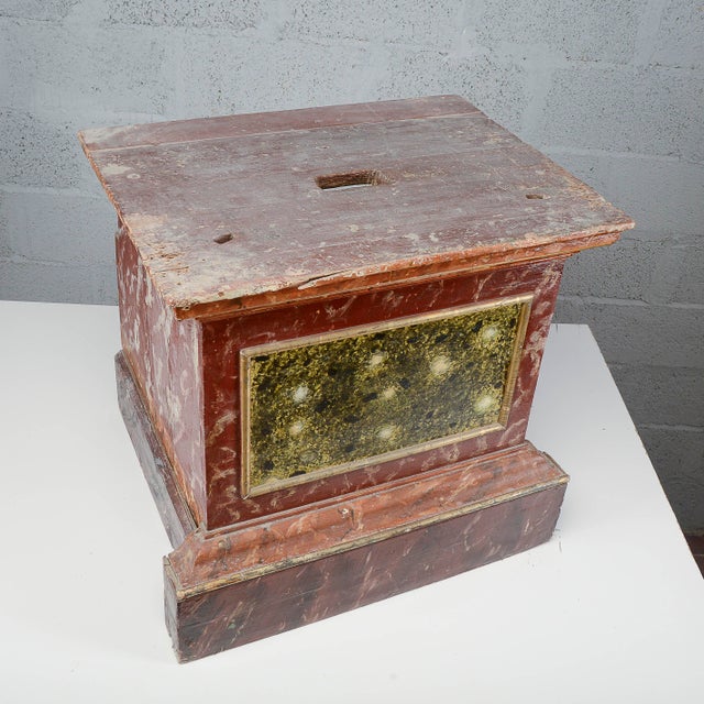 Lacquered Stool with Red and Green Base, 18th Century For Sale - Image 4 of 16