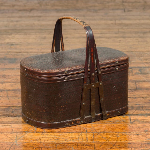 Antique Chinese Rattan and Bamboo Lunch Box with Geometric Motifs and Handle For Sale - Image 4 of 12