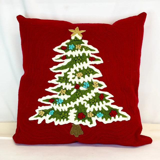 American 1980s Vintage Arts & Crafts Boho Chic Crewel Christmas Tree Pillow For Sale - Image 3 of 7