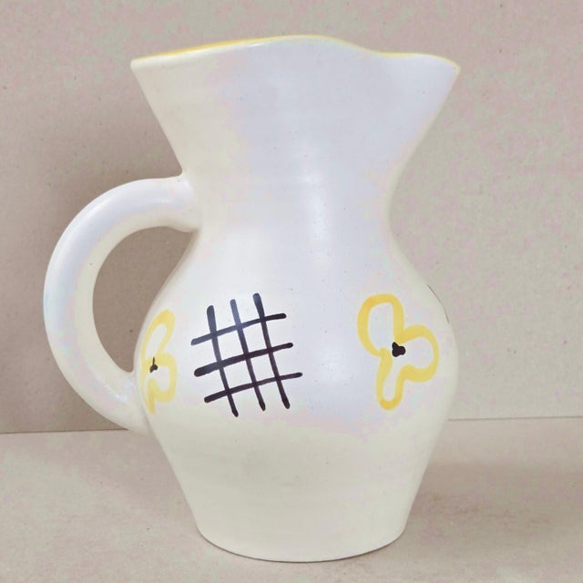 Good overall condition, small chip on the neck. Height 22 cm. Length 19 cm. Width 15.5 cm. Superb vintage pitcher by a...