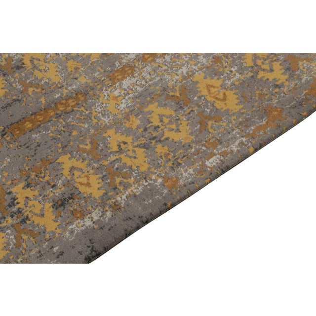 Rug & Kilim’s Abstract Rug in Gray, Gold & Beige-Brown All Over Pattern For Sale In New York - Image 6 of 7