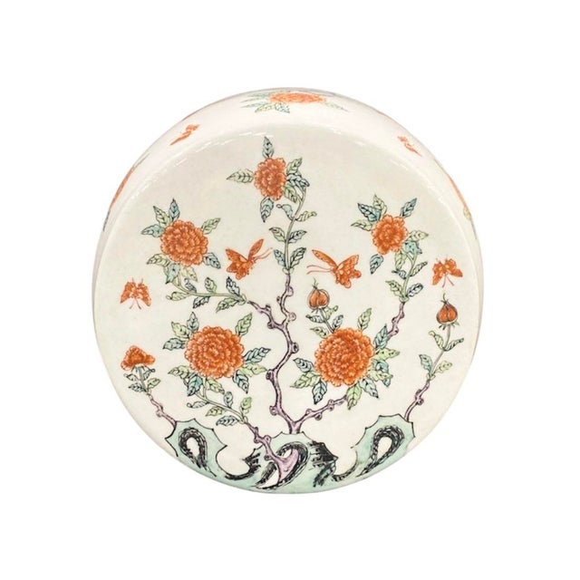 Chinoiserie Vintage 20th Century Large Chinoiserie Hand Painted Chinese Famille Verte / Rose Ceramic Garden Stool for Lord & Taylor For Sale - Image 3 of 5