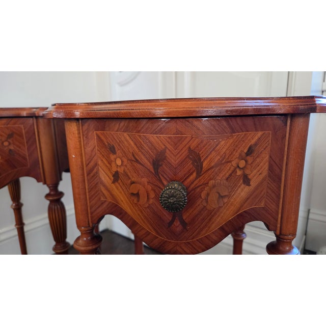 English Vintage French-Style Floral Marquetry Nightstands With Turned Legs — A Pair For Sale - Image 3 of 18