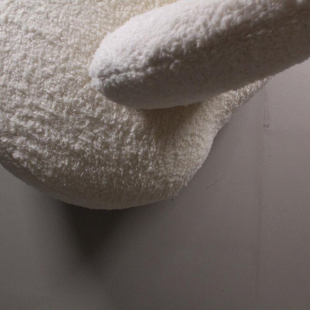 Lounge Chair in White Boucle, in Very Good conditions. Designed 1990 to 1999