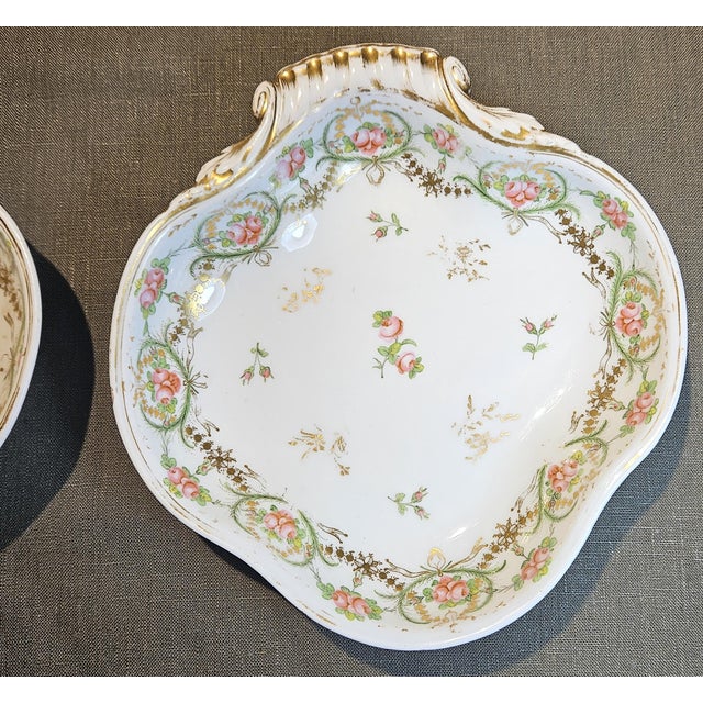 French Early 19th Century Old Pairs Porcelain Shell Shapped Bowls - a Pair For Sale - Image 3 of 15