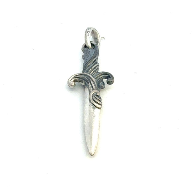 1990s 1990s David Yurman Dagger Amulet Pendant Sterling Silver Estate For Sale - Image 5 of 5
