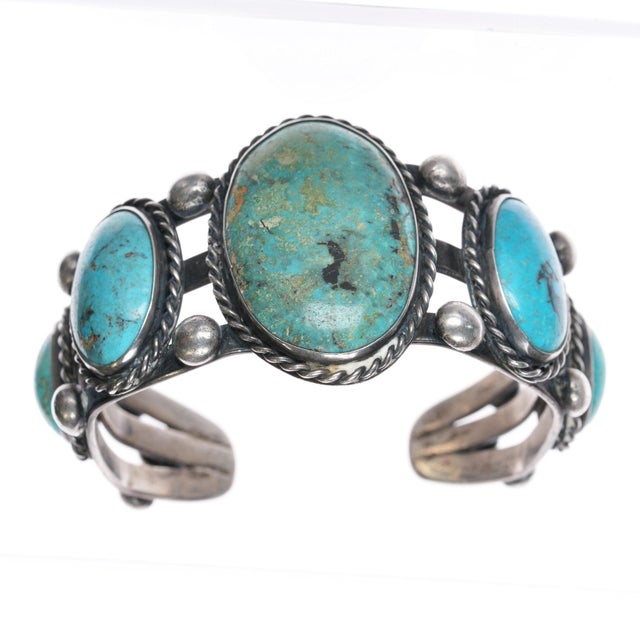 Native American 6.25" Sturdy Vintage Native American sterling turquoise graduated row cuff bracelet For Sale - Image 3 of 10