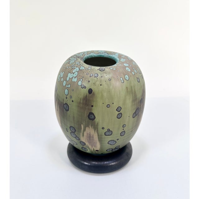 This high-quality studio ceramic art vase was created by the German ceramist Hanne Wydra-Jantz during the 1980s who...