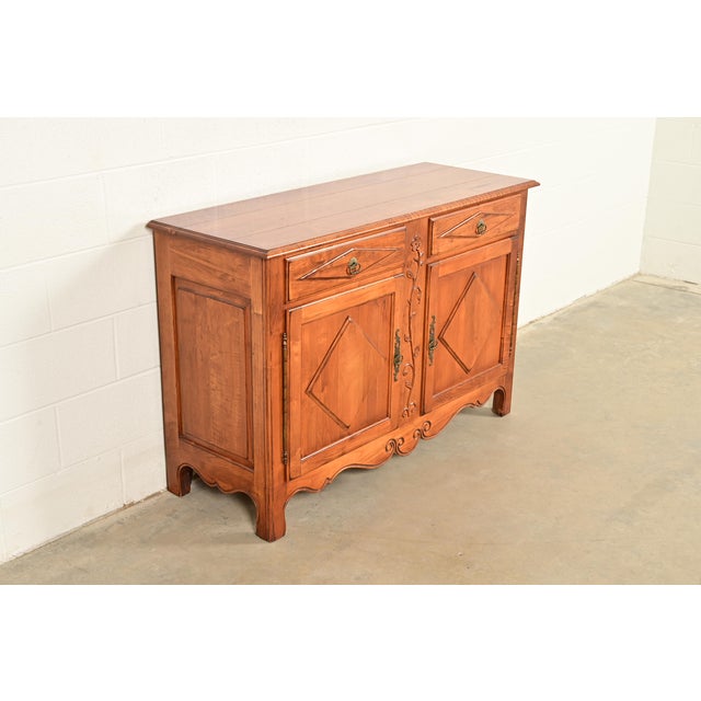 Ethan Allen Ethan Allen French Provincial Louis XV Carved Solid Maple Sideboard or Bar Cabinet For Sale - Image 4 of 17