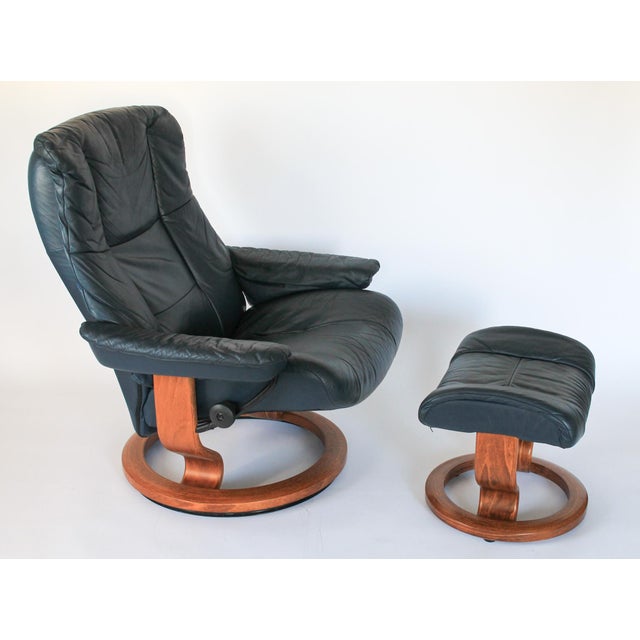 Ekornes ASA Vintage Ekornes "Stressless" Navy Blue Leather Reclining Chair & Ottoman For Sale - Image 4 of 12