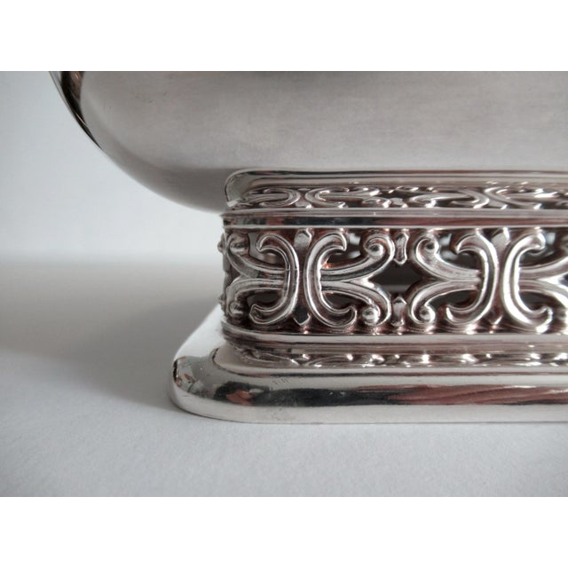 Silver Vintage C.1970's Poole Silversmith Co., Silver-Plate Platform Reticulated Celtic Design Coved Serving Side Dish Platter For Sale - Image 8 of 13