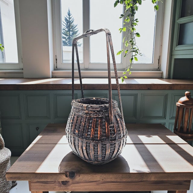 VTG Rattan Ikebana Woven Basket Style Handle Carrier Japanese Style 1980s 12" A late 20th-century rattan basket produced...