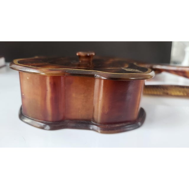 Art Deco Pyralin “La Belle” Tortoiseshell Vanity Dressing Set, Circa 1930s, Usa For Sale - Image 4 of 17