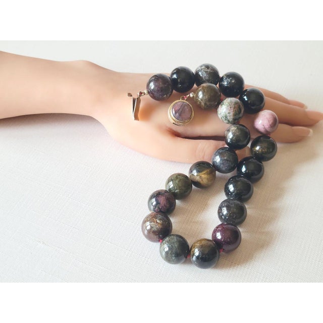 Metal Natural Multicolor Tourmaline Beaded Necklace, Large 19–20mm Gemstone Beads, 150g For Sale - Image 7 of 8
