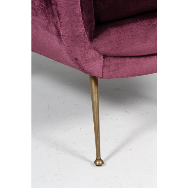 1950s Mid-Century Modern Italian Velvet Armchair by Gigi Radice for Minotti, 1950s For Sale - Image 5 of 8