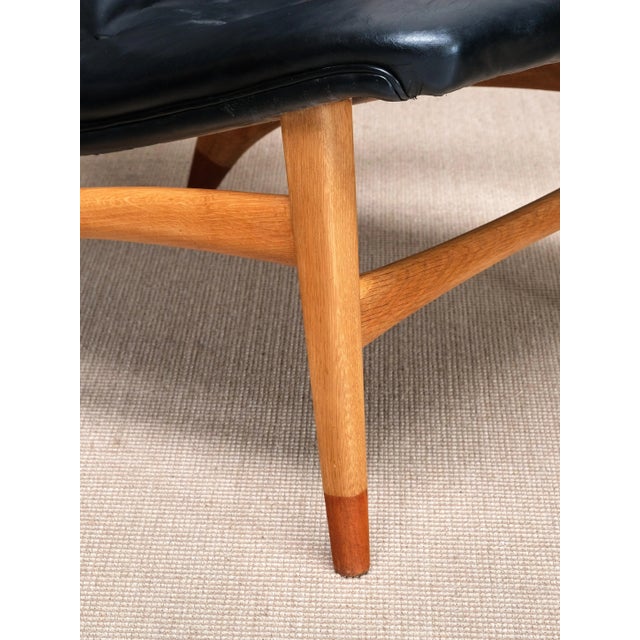 Lounge Chair in Black Leather, Oak & Teak by Arne Hovmand Olsen for J.L. Møllers, Denmark, 1952 For Sale - Image 14 of 15