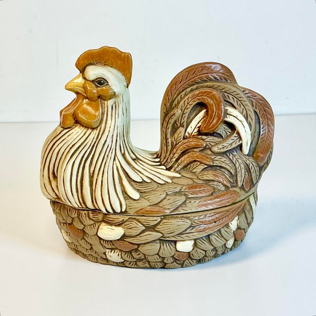 1985 Vintage Arts & Crafts Americana Farmhouse Folk Art Ceramic Hen on Nest Covered Tureen For Sale - Image 6 of 13