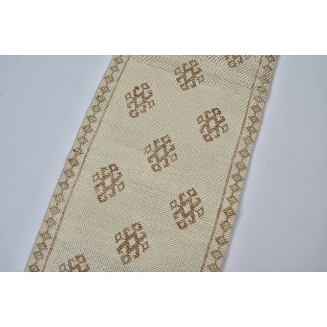 1950s Turkish Neutral Patterned Runner For Sale - Image 9 of 10