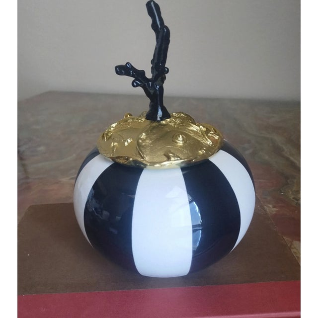 Coral Topped Hand-Carved Gold-Plate Black & White Round French Ceramic Box For Sale - Image 9 of 11
