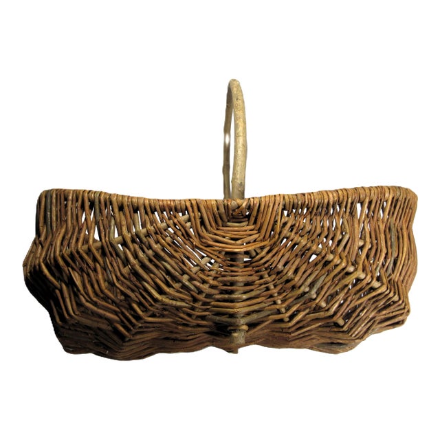 Vintage Europeon Buttocks Gathering Basket 19" For Sale