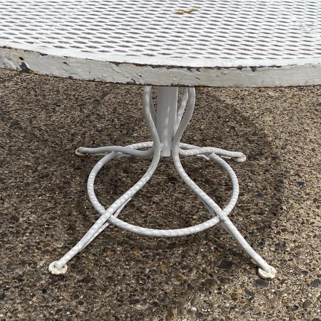 Vintage Russell Woodard Sculptura 53" Round Wrought Iron Patio Dining Table For Sale In Philadelphia - Image 6 of 11