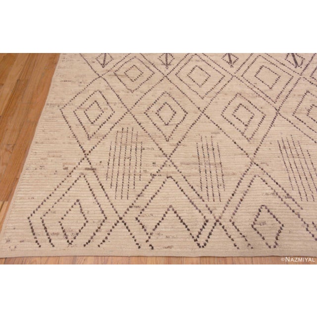 2020s Modern Ivory Cream Tribal Geometric Moroccan Beni Ourain Design Rug For Sale - Image 5 of 9