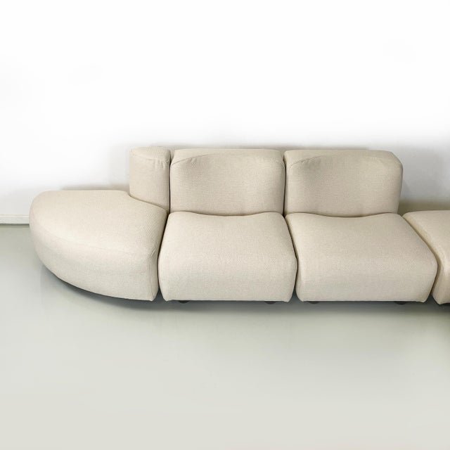 Italian Space Age Modern Modular Sofa in White-Beige Fabric with Pouf, 1970s, Set of 6 For Sale - Image 11 of 18