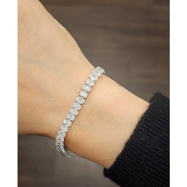 Modern 12.15 Ct Oval Cut Diamond Tennis Bracelet For Sale - Image 3 of 8