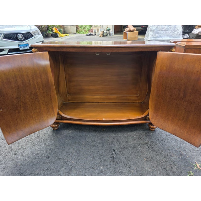 Auburn Bombay Chest in Traditional Louis XV Style For Sale - Image 8 of 11