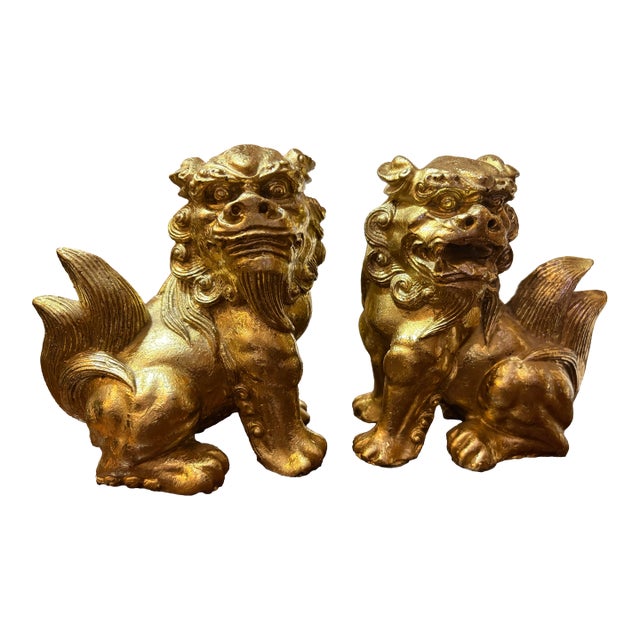 Pair of Chinoiserie Gold Gilt Foo Dog Accents or Bookends by Sadek. Great for Palm Beach Regency, Hollywood Regency, Feng Shui or Traditional Decor For Sale