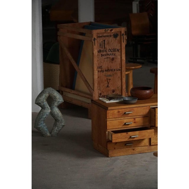 1940s Mid-Century Art Deco Style Chest of Drawers in Pine with Metal Handles, 1940s For Sale - Image 5 of 18