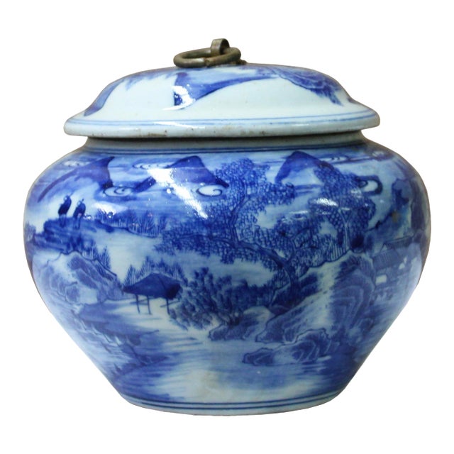Chinese Oriental Blue Off White Porcelain Round Container Urn For Sale