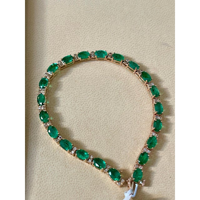 Emerald 9 Ct Natural Brazilian Emerald and Diamond Tennis Bracelet 14 Karat Yellow Gold For Sale - Image 8 of 18
