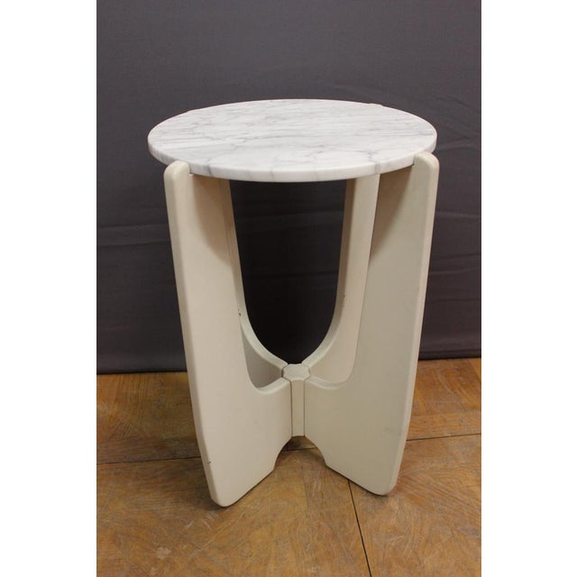 Pedestal Table in White Lacquered Wood and Marble, 1970s For Sale - Image 14 of 14