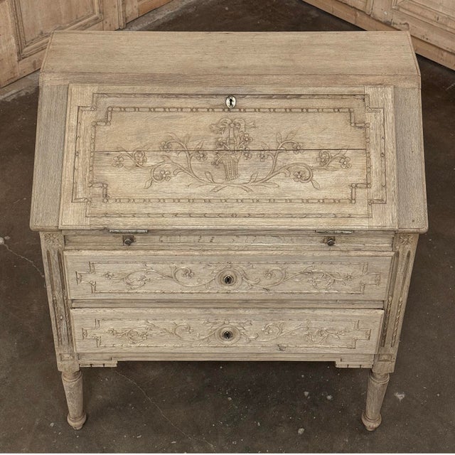 18th Century French Louis XVI Secretary Desk in Stripped Oak For Sale - Image 16 of 18