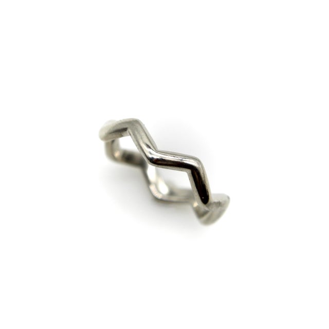Modern Vintage Platinum Tiffany & Co. Zig Zag Paloma Picasso Ring, Size 7.5 For Sale - Image 3 of 11