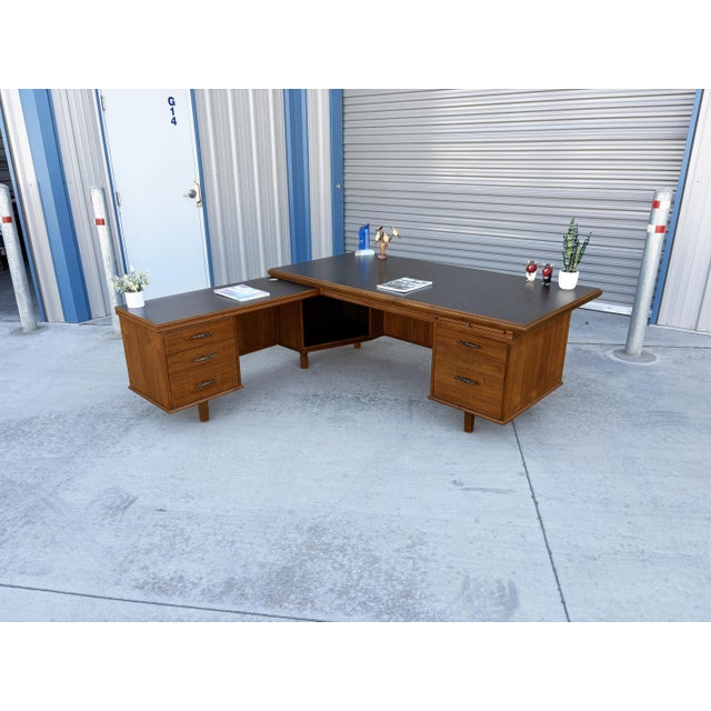 1960s 1960s Mid-Century Modern Walnut L-Shaped Executive Desk With Black Laminate Top For Sale - Image 5 of 16
