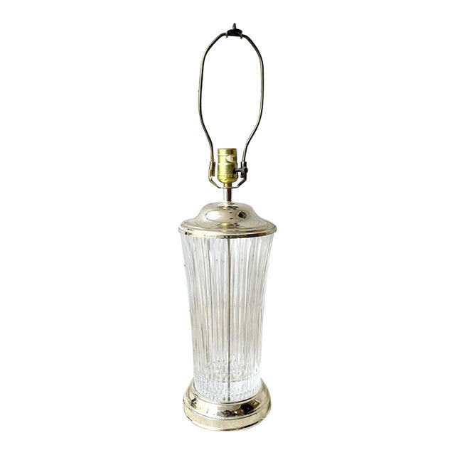 1970s Vintage Hollywood Regency-Style Ribbed Crystal & Gold Tone Metal Table Lamp For Sale
