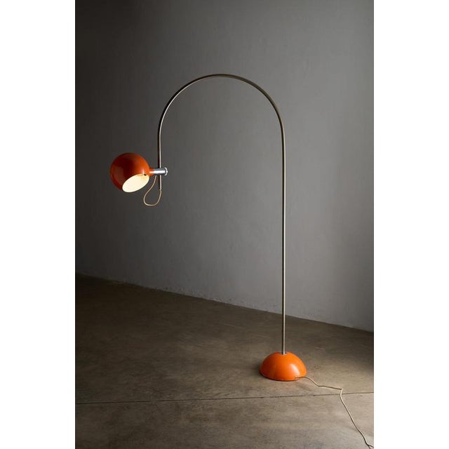 Arc floor lamp was produced by Cosack Leuchten in 1972. It features a chrome-plated arm that allows the light source to...